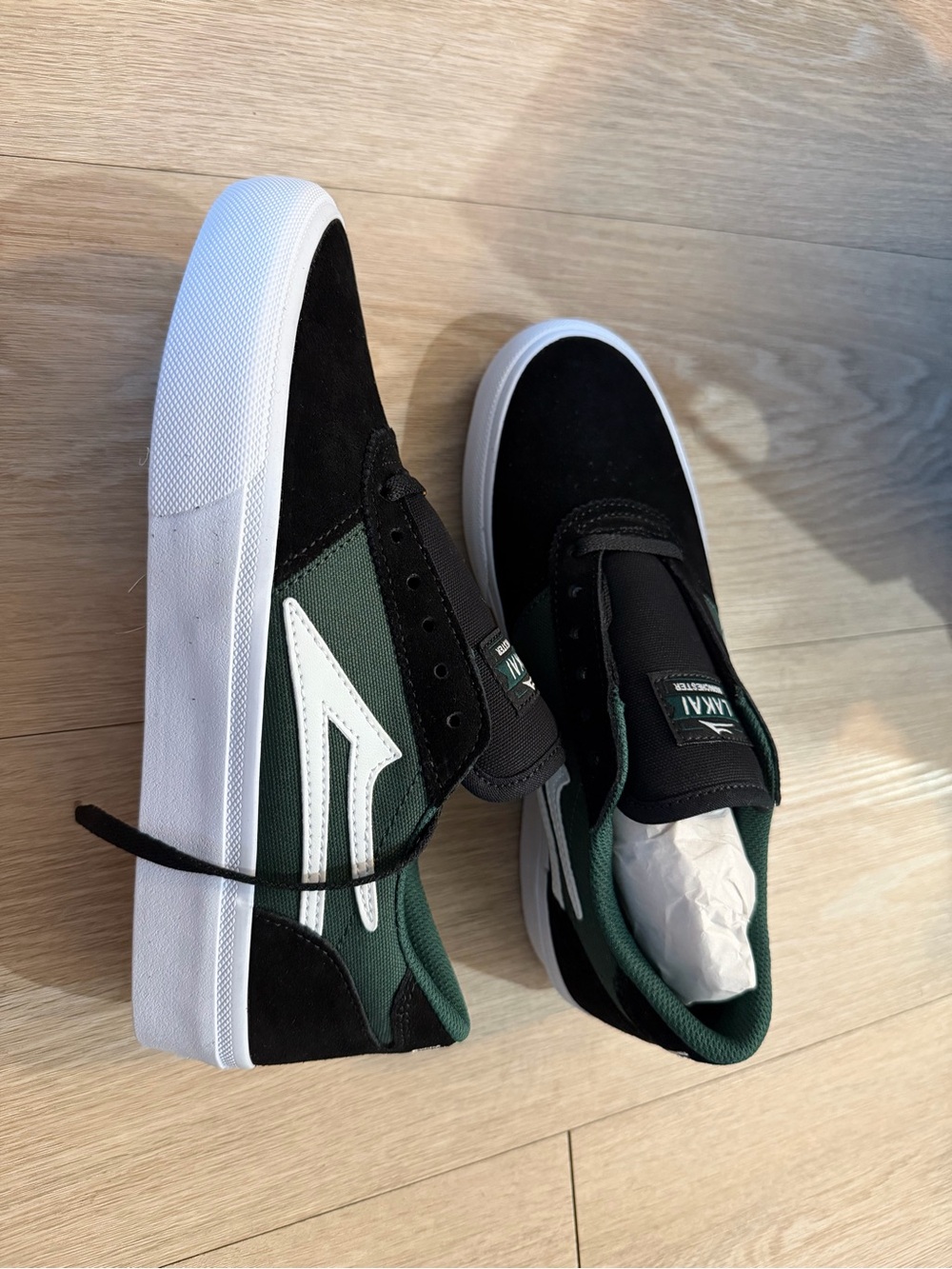 Men's Black & Dark Green Low-Top Skate Sneakers
